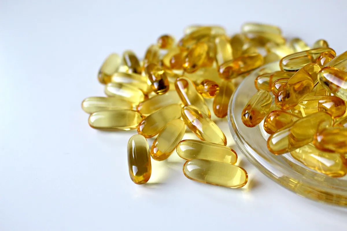 fish oil, capsule, yellow, oil capsule, glass, glass container, heal, medicine, oil, nutritional supplement, food, health, nutritional supplements, pharmacy, il